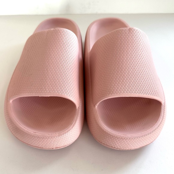 NEW! SOOTHEEZ COMFY CLOUD SLIDES SANDALS IN PINK BRAND NEW Sz 6.5/7US 37/38EU - Picture 5 of 11